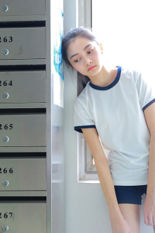 男人接吻一直摸你的胸什么心理呢